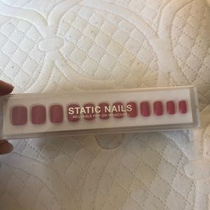Static nails reusable pop on manicure.